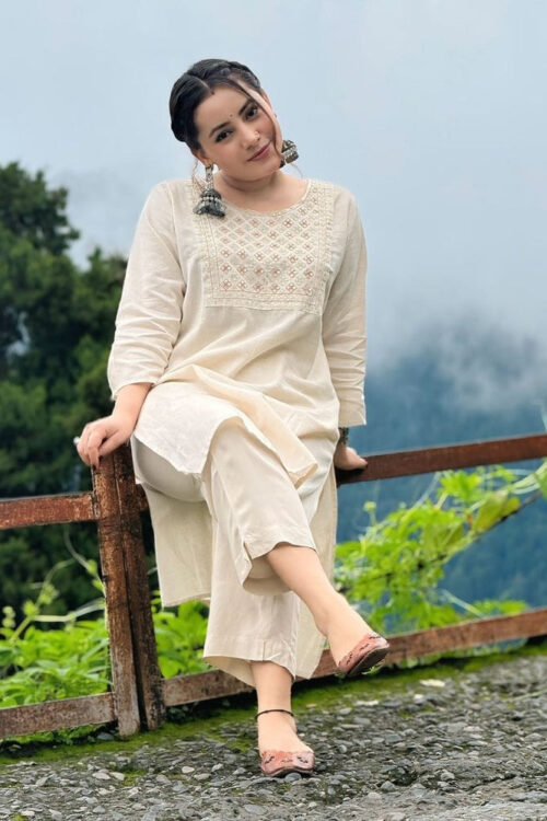 Classic Off White Embroidered Cotton Kurta Pant SetMinimal Ethnic Style